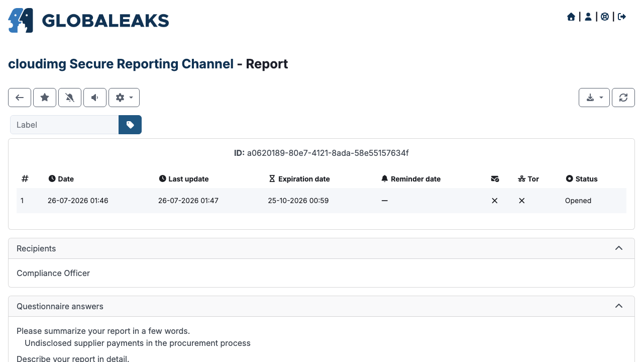 A GlobaLeaks report opened by its recipient, showing the report identifier, the assigned recipient, the status and the decrypted questionnaire answers submitted by the reporter
